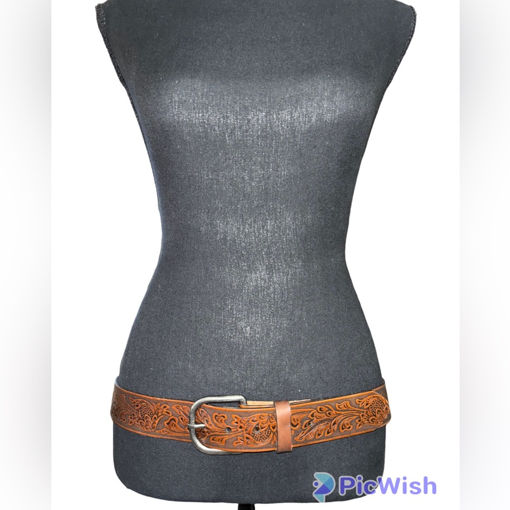 Women's Western tooled leather belt New with tag